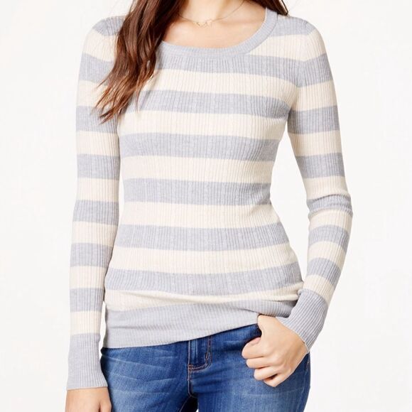 🎉Final deal 🎉Pink rose sweater 💕 - Picture 1 of 6